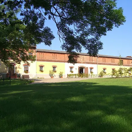 Rothschildův Dvůr Farma *